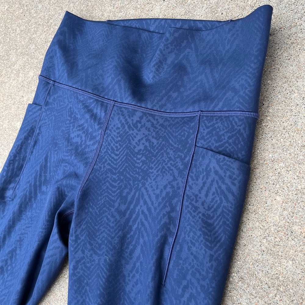 Athleta Salutation Stash Pocket 7/8 Tight Blue M